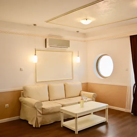 Apart-hotel Golden Rainbow 4*