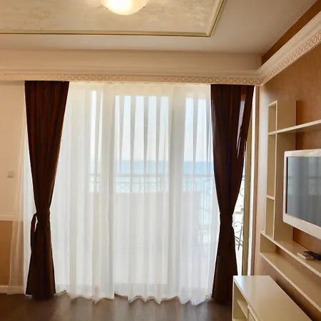 Apart-hotel Golden Rainbow