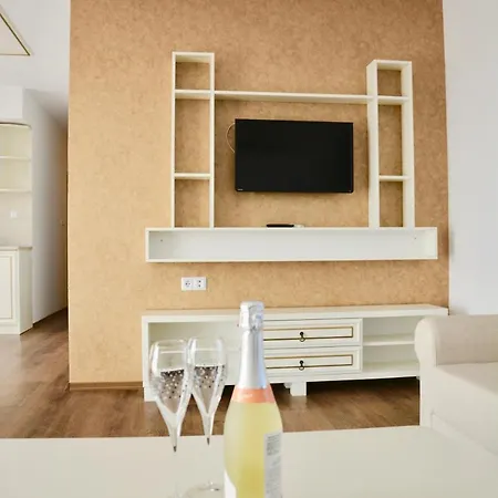 Apart-hotel Golden Rainbow 4*