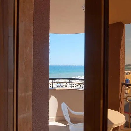 Apart-hotel Golden Rainbow 4*